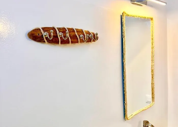 Nyaraló Provis Next To The Mills In *